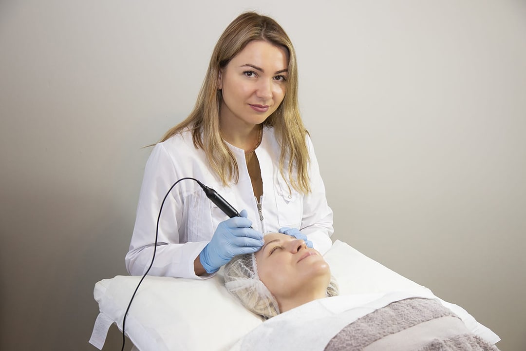 alina in treatment Almas Aesthetics